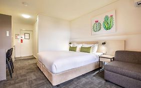 Nightcap At Shoppingtown Hotel